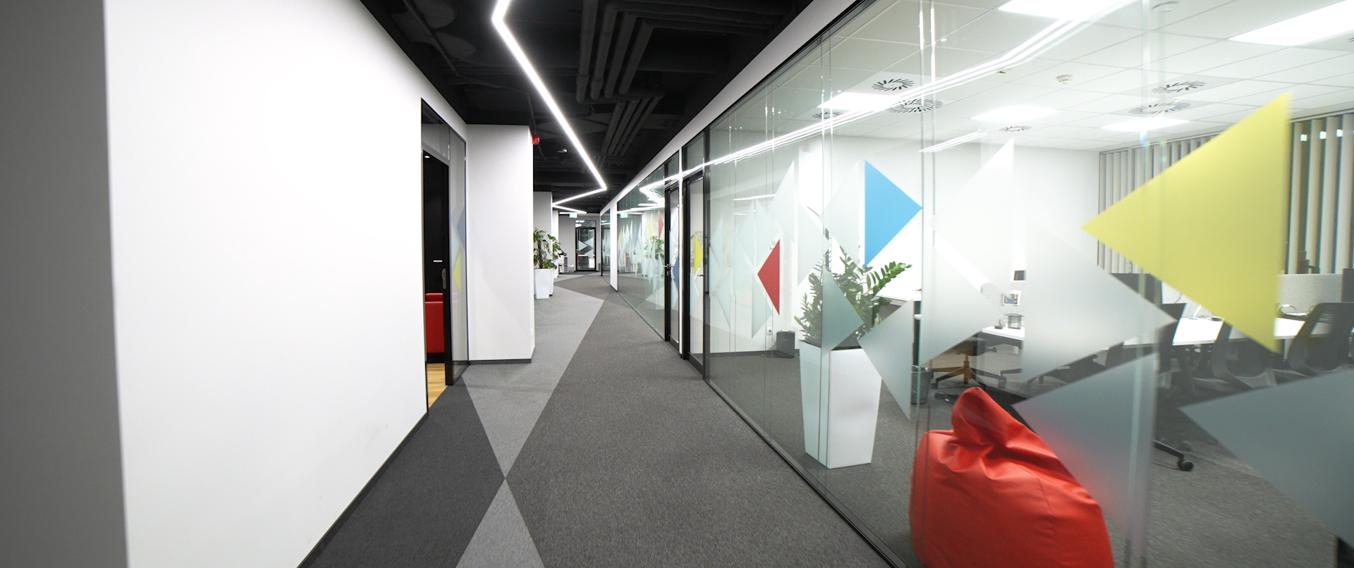 Meblicante - Prezentacja dostarczonego wyposażenia biurowego